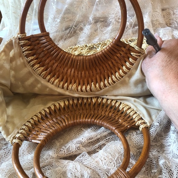 Vintage Macrame Toyo and Wooden Handle Purse - Picture 6 of 9